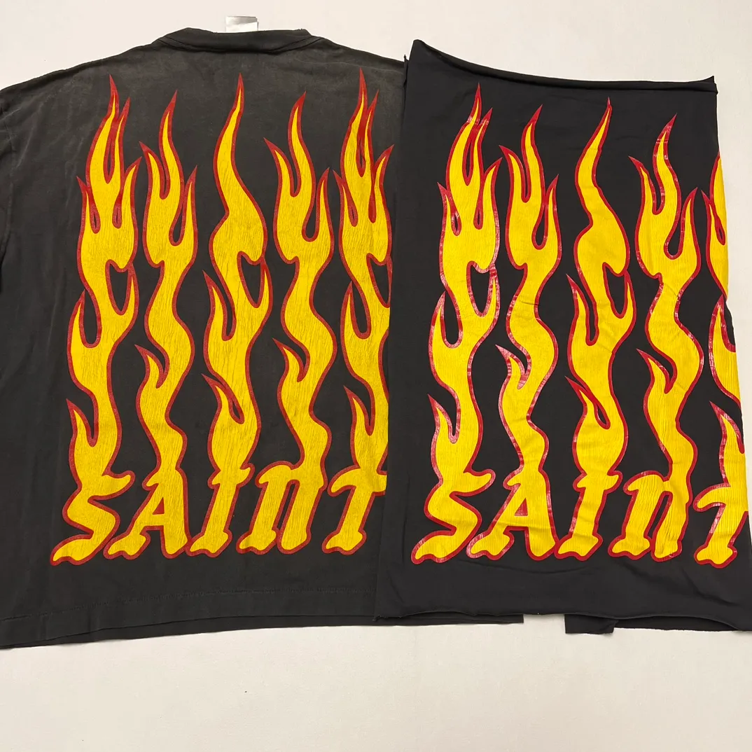 Authentic sample. Don’t buy products made from pictures. SAINT Mxxxxxx LS TEE/SOUL ON FIRE/BLK Soul Flame/Flame Long Sleeve. Washed Black S-XL. Look for cylindrical fabrics without side seams. Don’t buy open-width ones anymore. It’s boring.